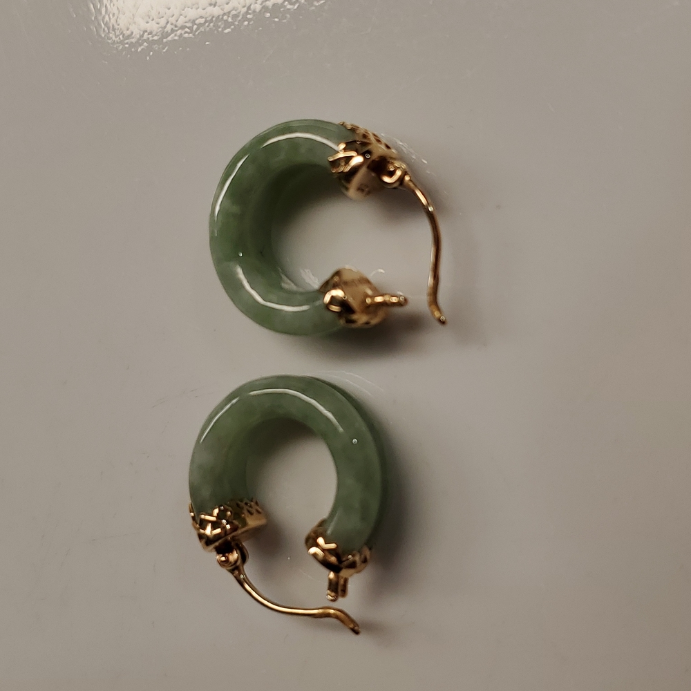 14k Gold Carved Jade Hoop Earrings Gem